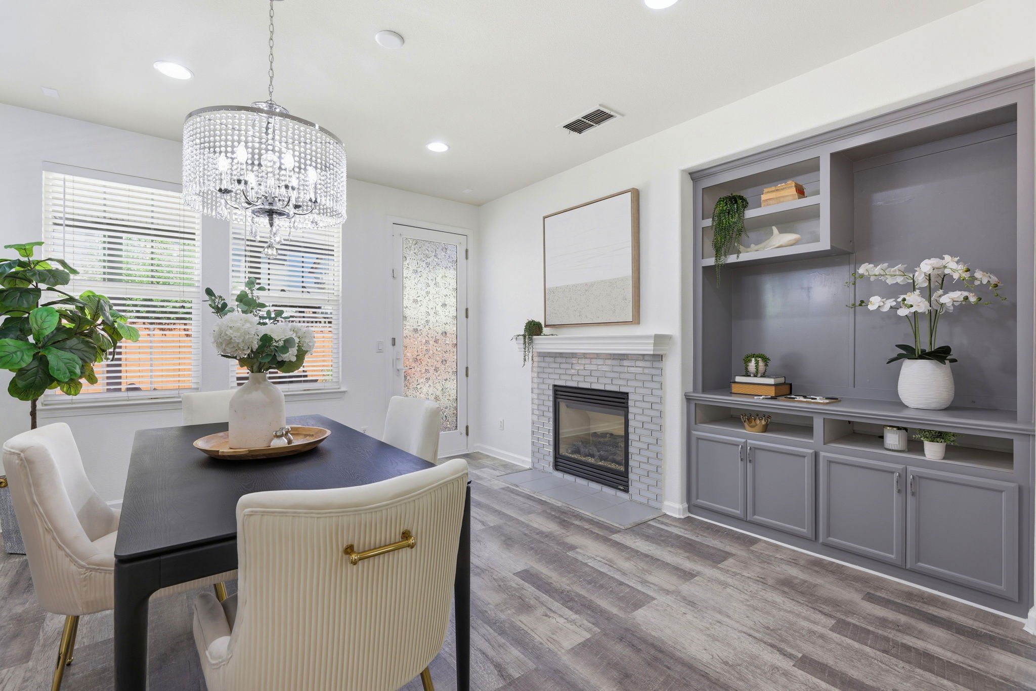011_F8_415 N Ventura St