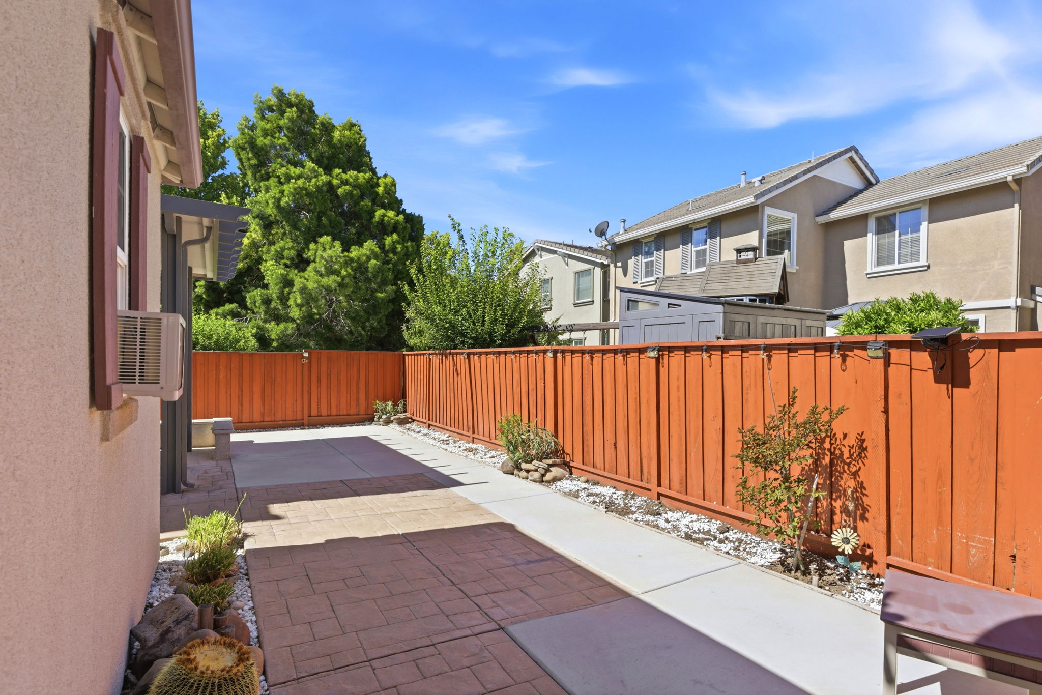037_F8_415 N Ventura St