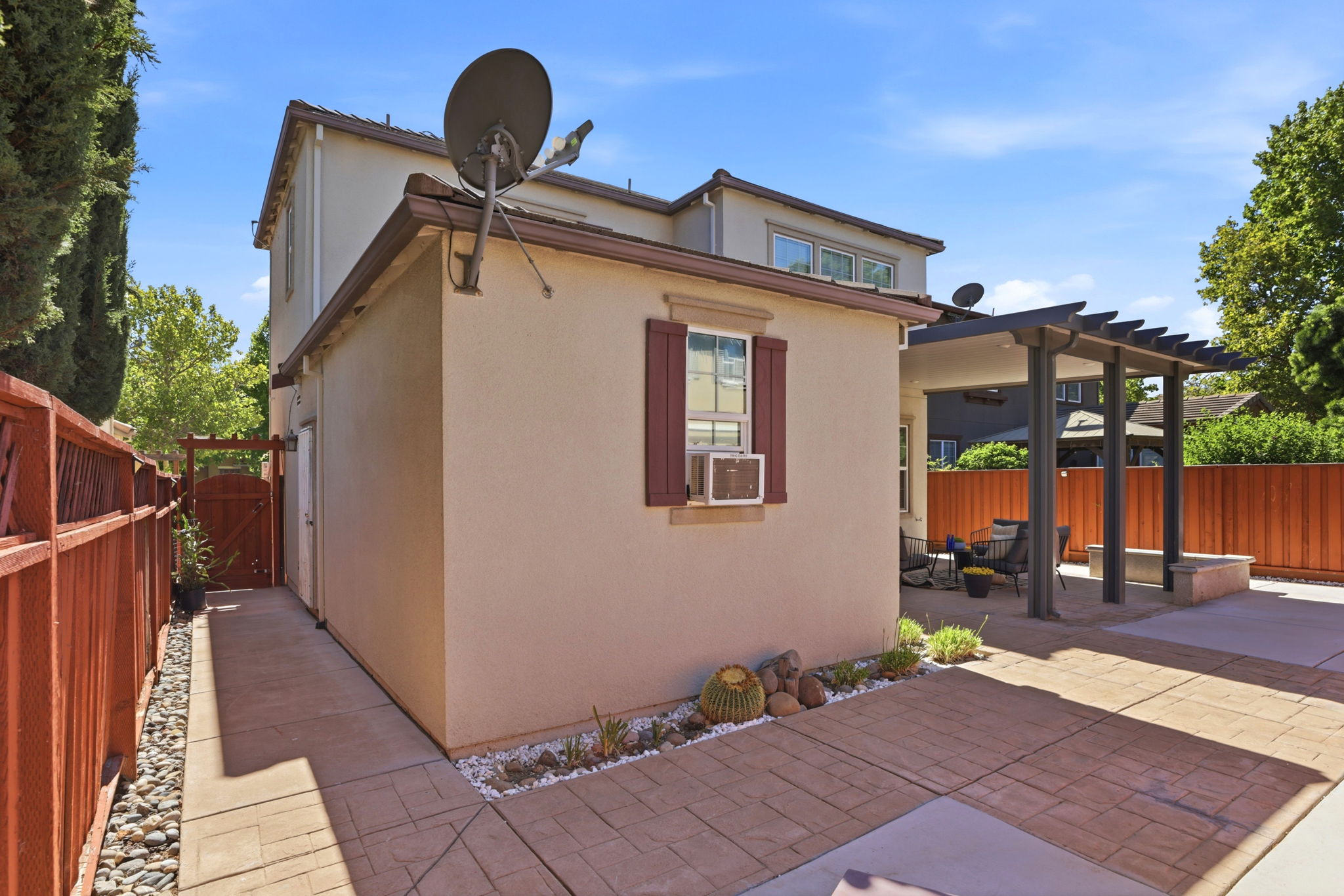 038_F8_415 N Ventura St