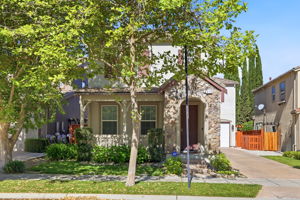 001_F8_415 N Ventura St