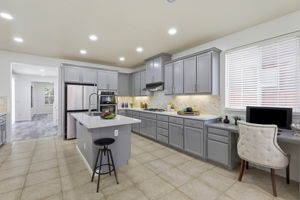 010_F8_415 N Ventura St