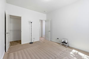 023_F8_415 N Ventura St