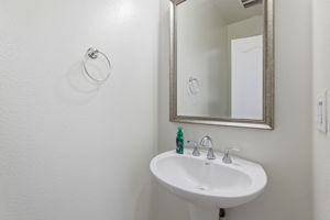029_F8_415 N Ventura St