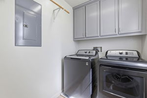 030_F8_415 N Ventura St