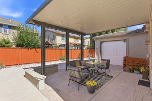 035_F8_415 N Ventura St