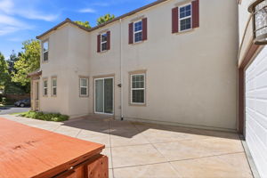 039_F8_415 N Ventura St