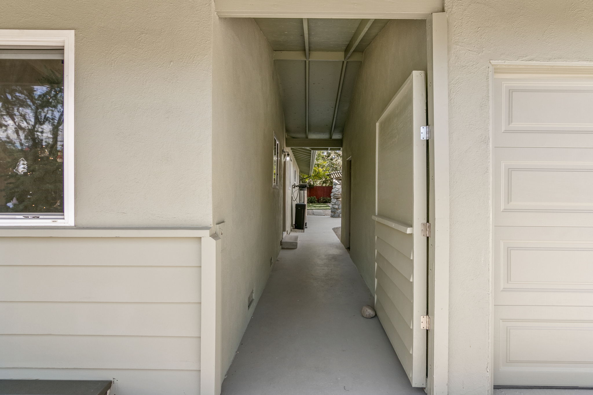 Photo 48