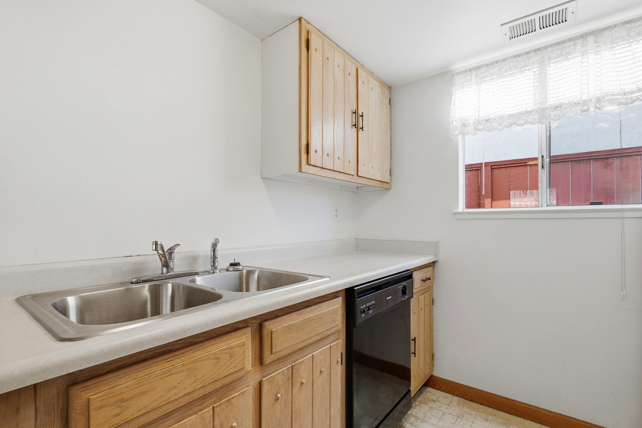 Kitchen w/ Built In Dishwasher