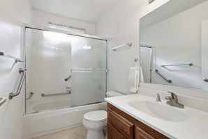 Bathroom w/ Shower Over Tub
