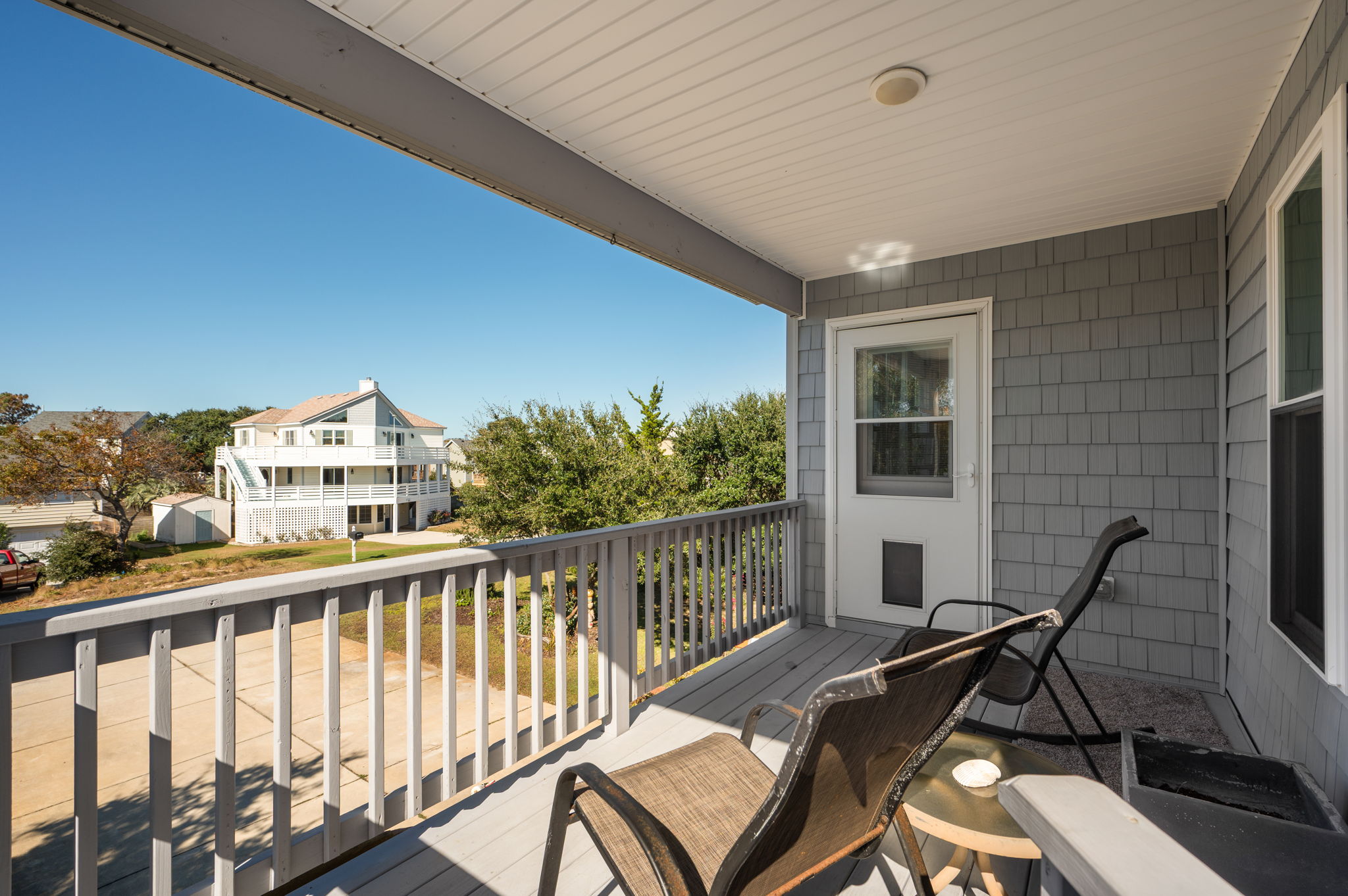 415-W-Barracuda-Front-Porch