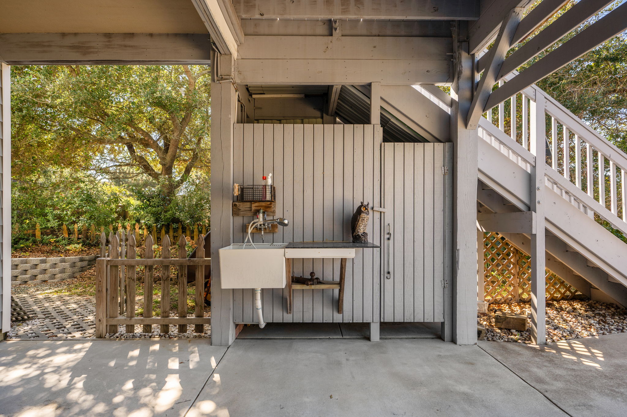 415-W-Barracuda-Outdoor-Shower