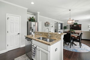 Kitchen/Breakfast Area