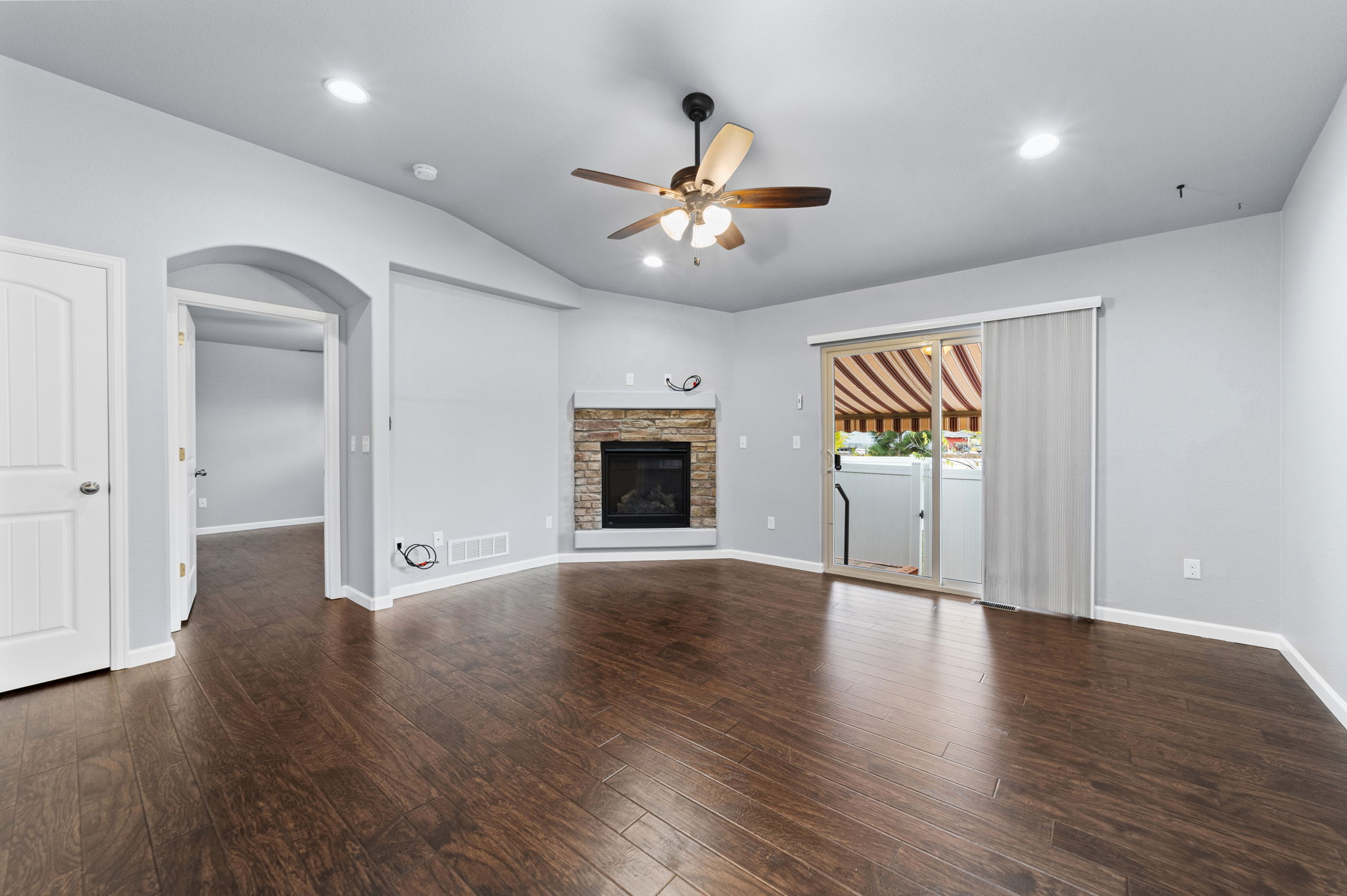 24-web-or-mls-VIBE4609