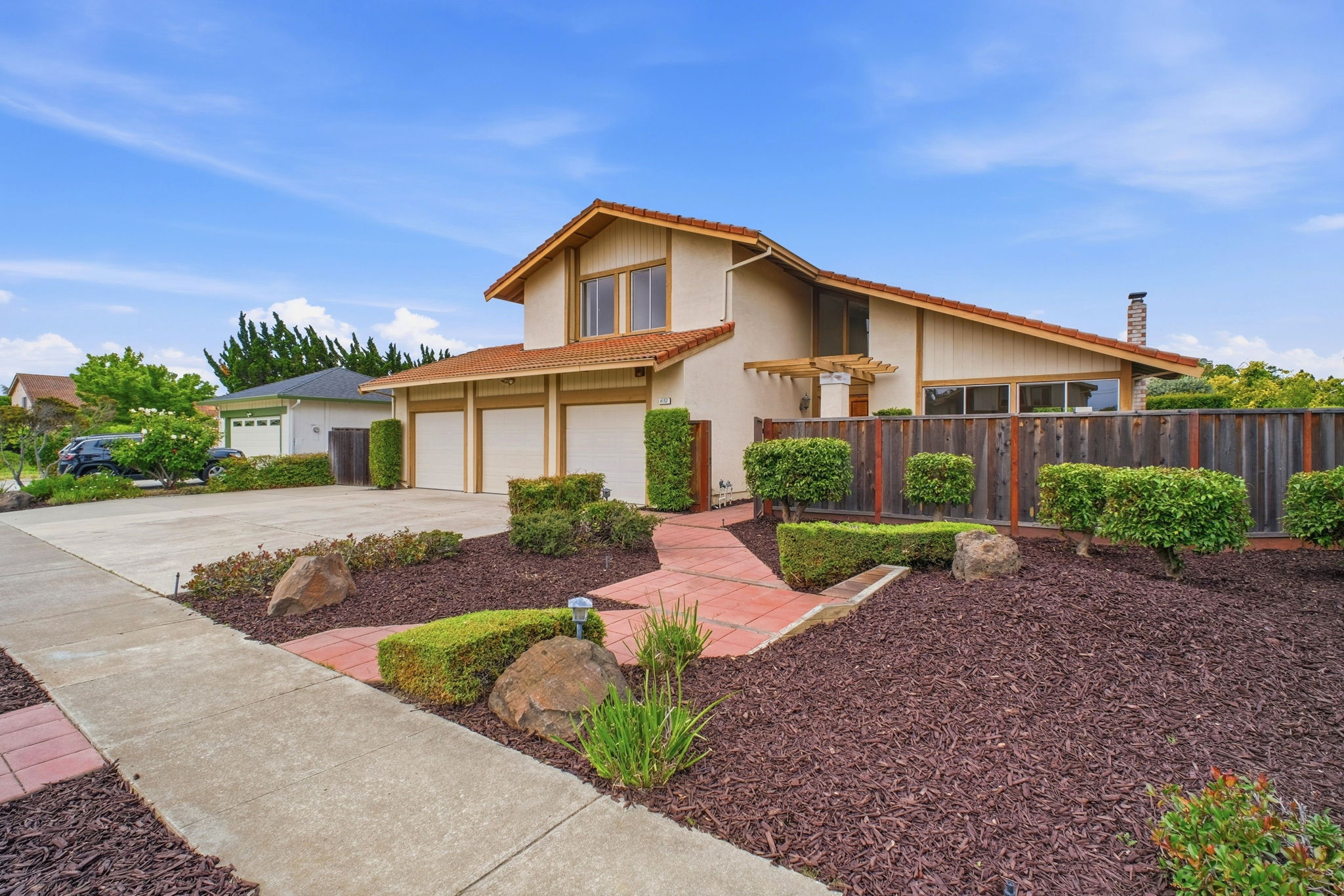 002_F8_4157 Isola Dr
