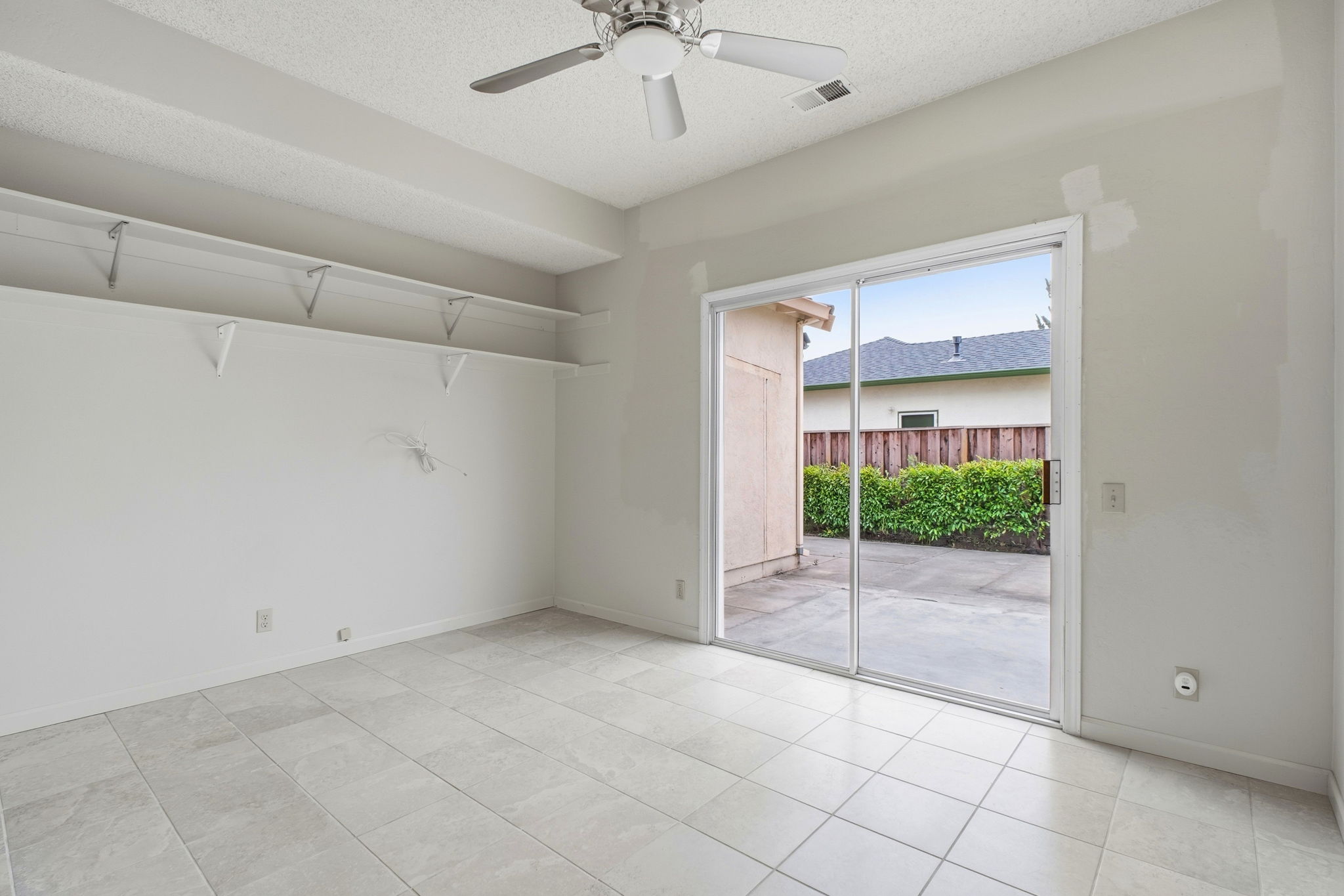 021_F8_4157 Isola Dr
