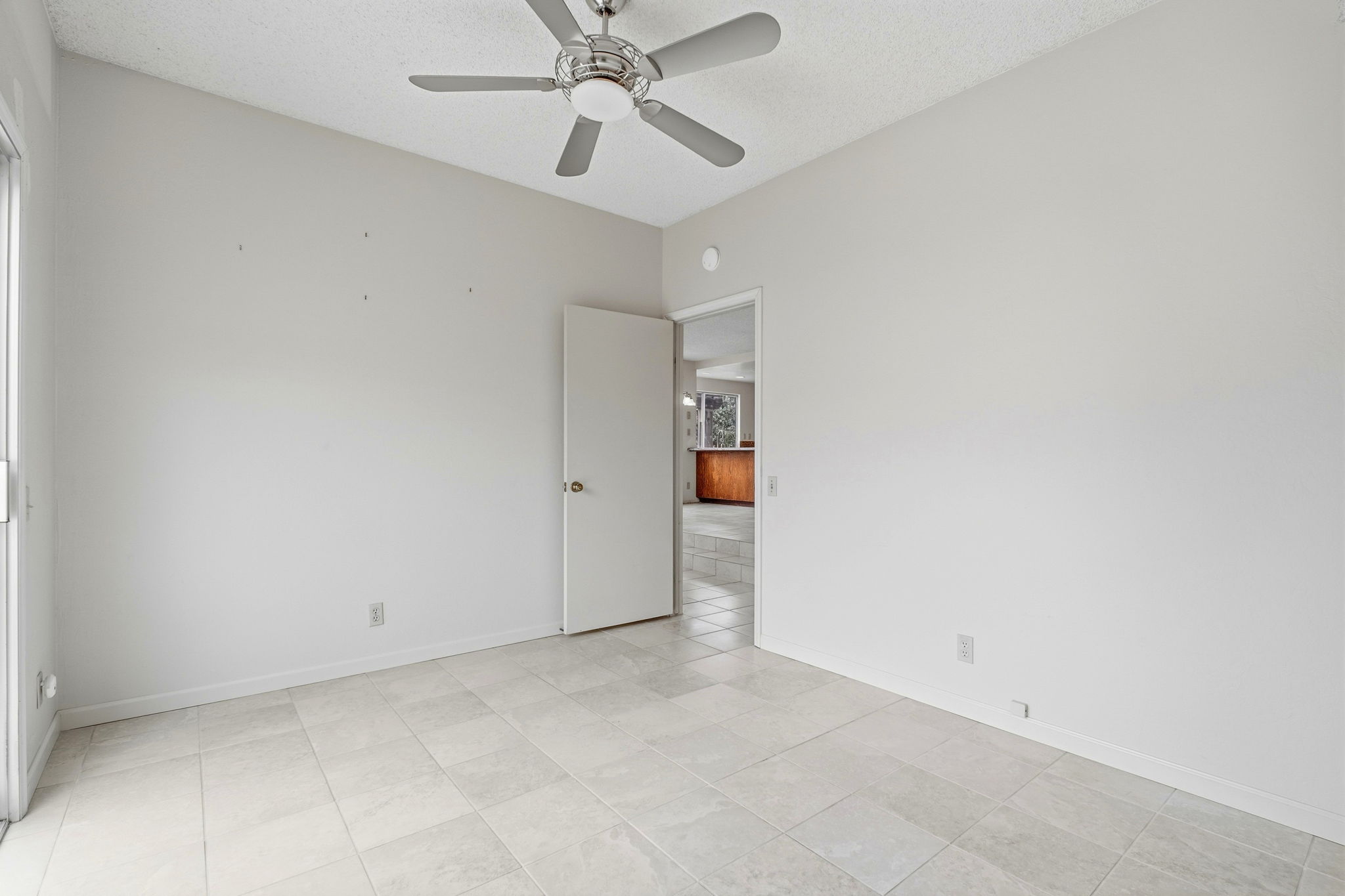 022_F8_4157 Isola Dr