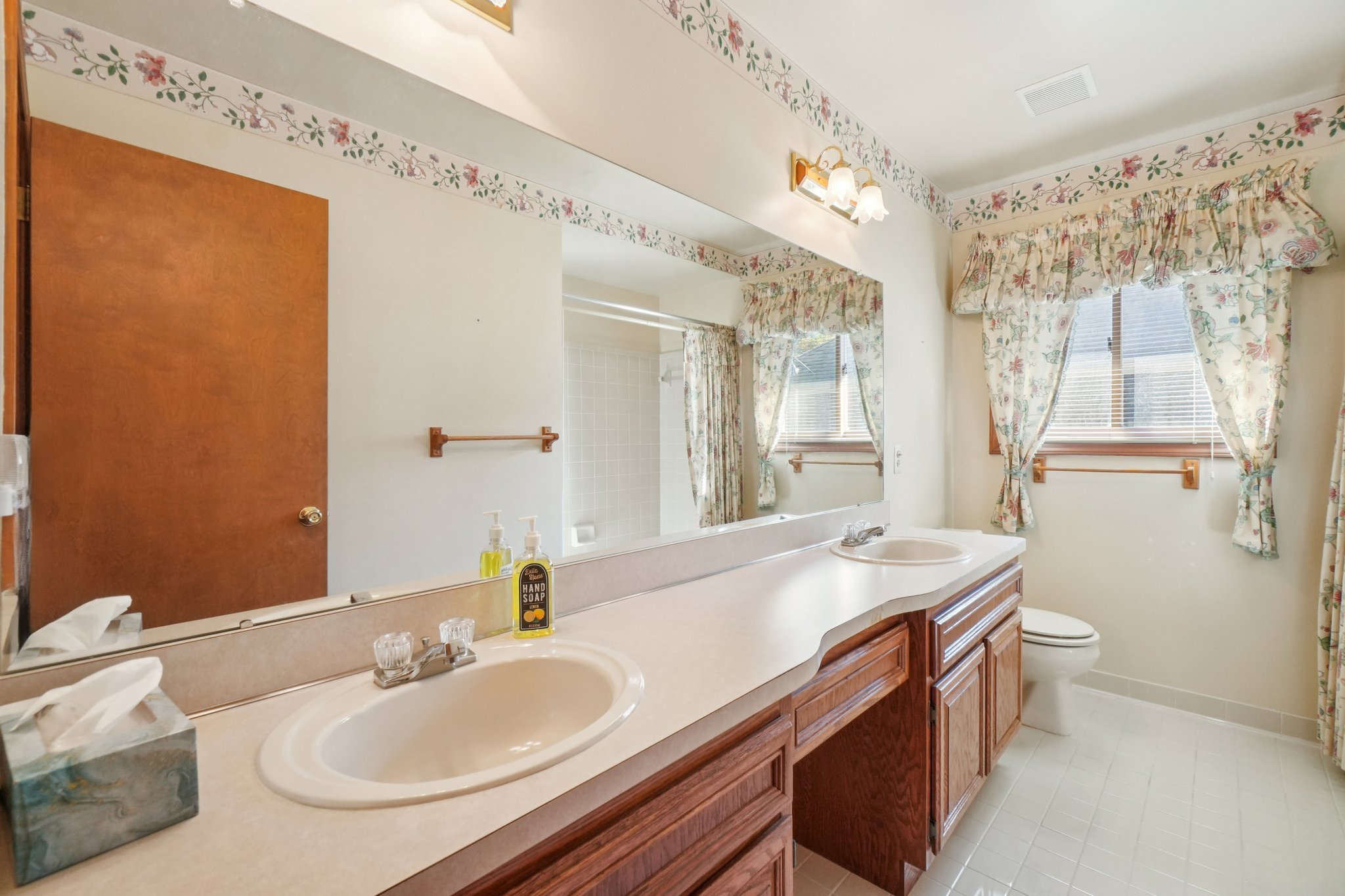 Red Oak Dr-S0610-023.jpg