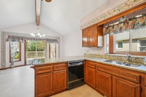 Red Oak Dr-S0610-014.jpg