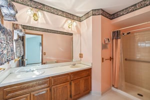 Red Oak Dr-S0610-030.jpg