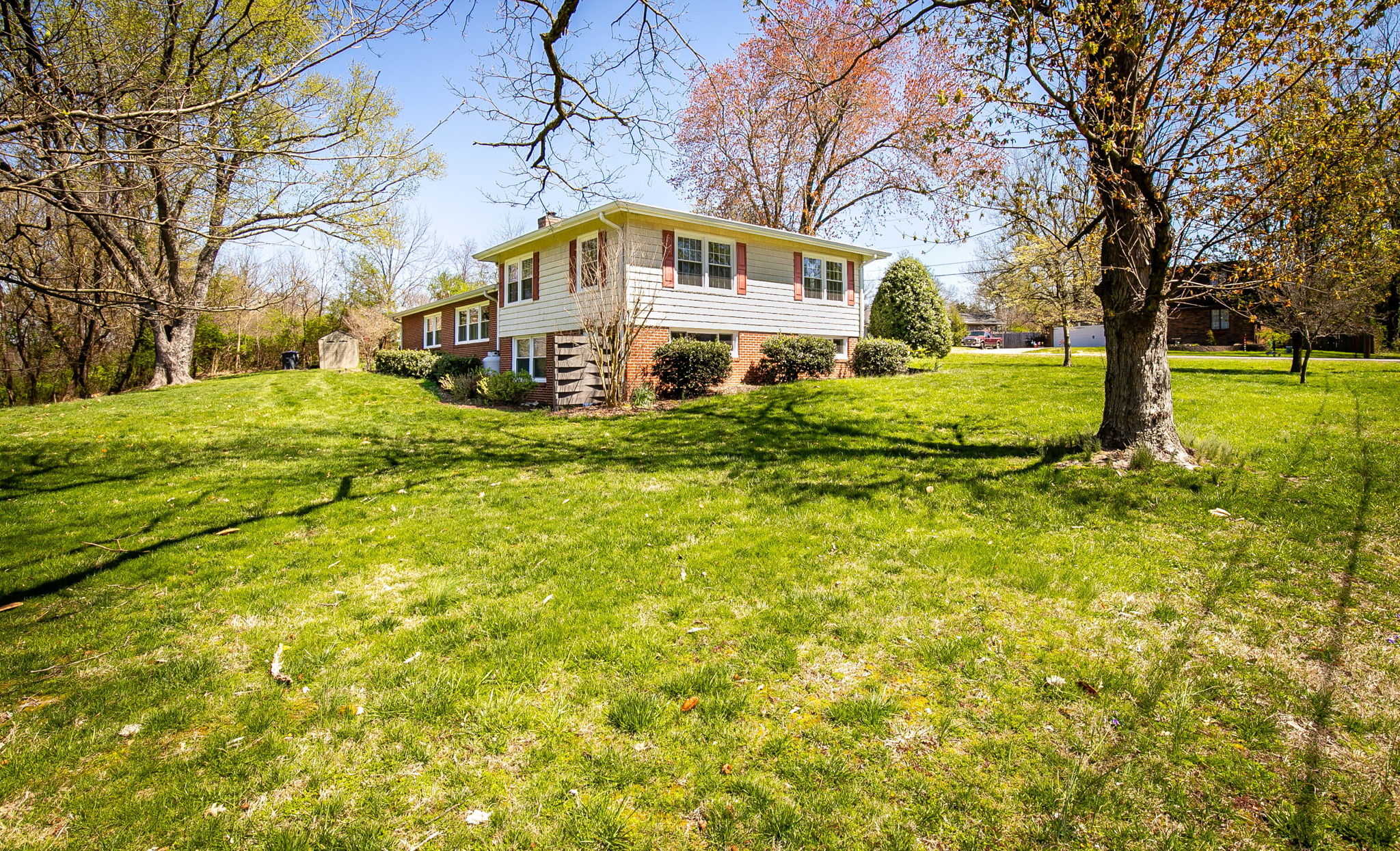 416 Berkeley Rd, Kingsport, TN 37660 HomeSelfies