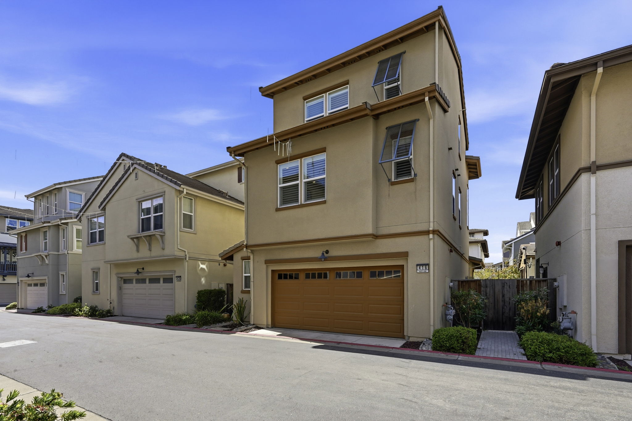 042_F8_416 Dewitt Ln