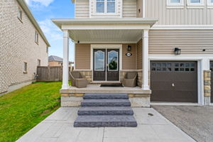 Front Porch/Entrance