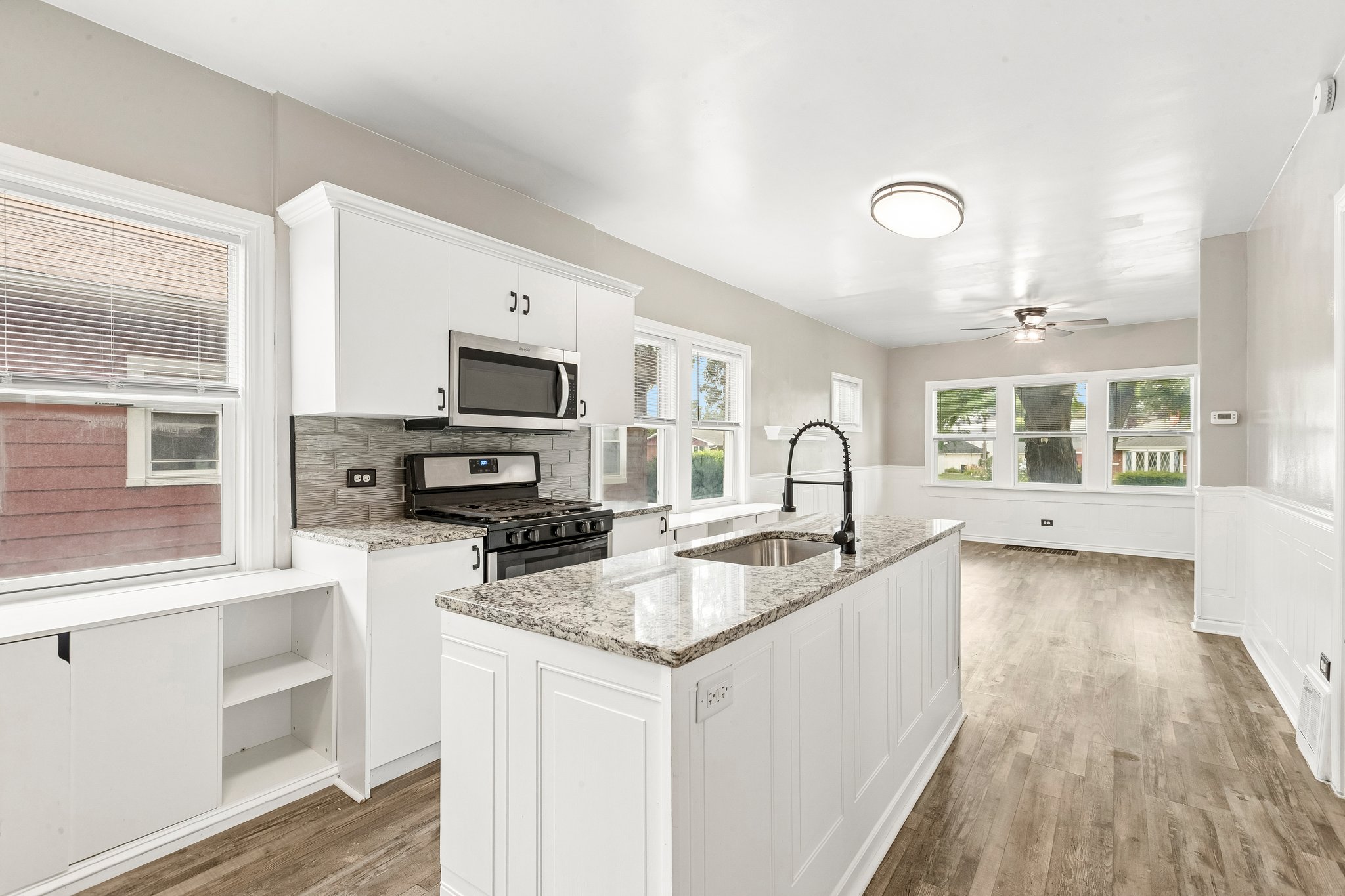 Eberly Ave-S2207-011.jpg