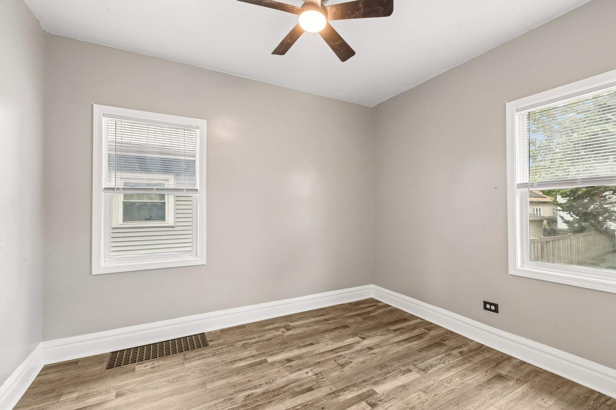Eberly Ave-S2207-014.jpg