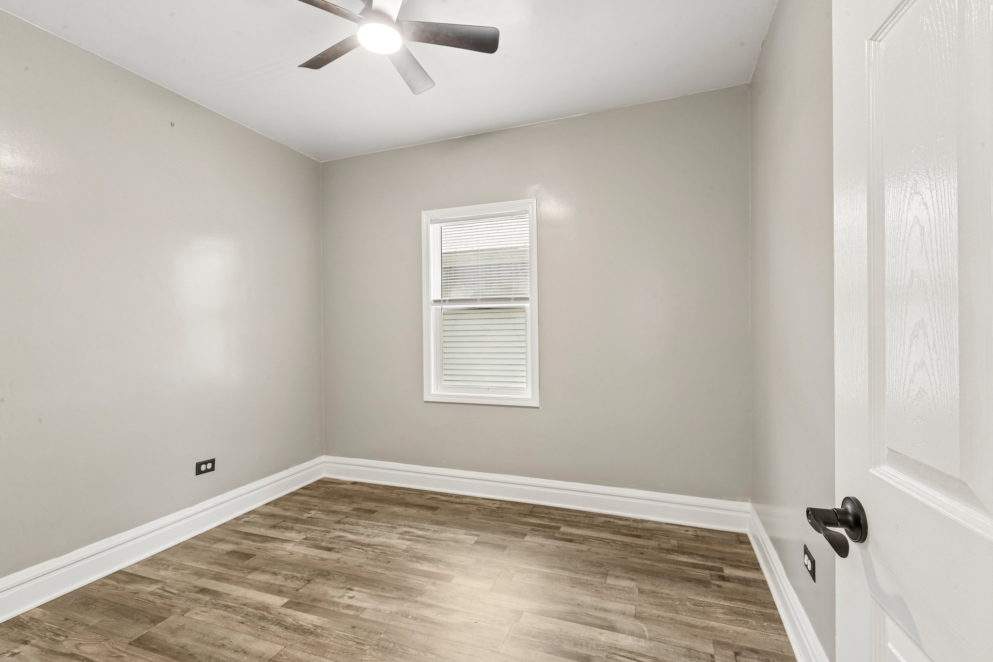 Eberly Ave-S2207-016.jpg