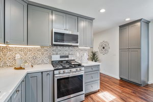 017_41674 Mahoney St