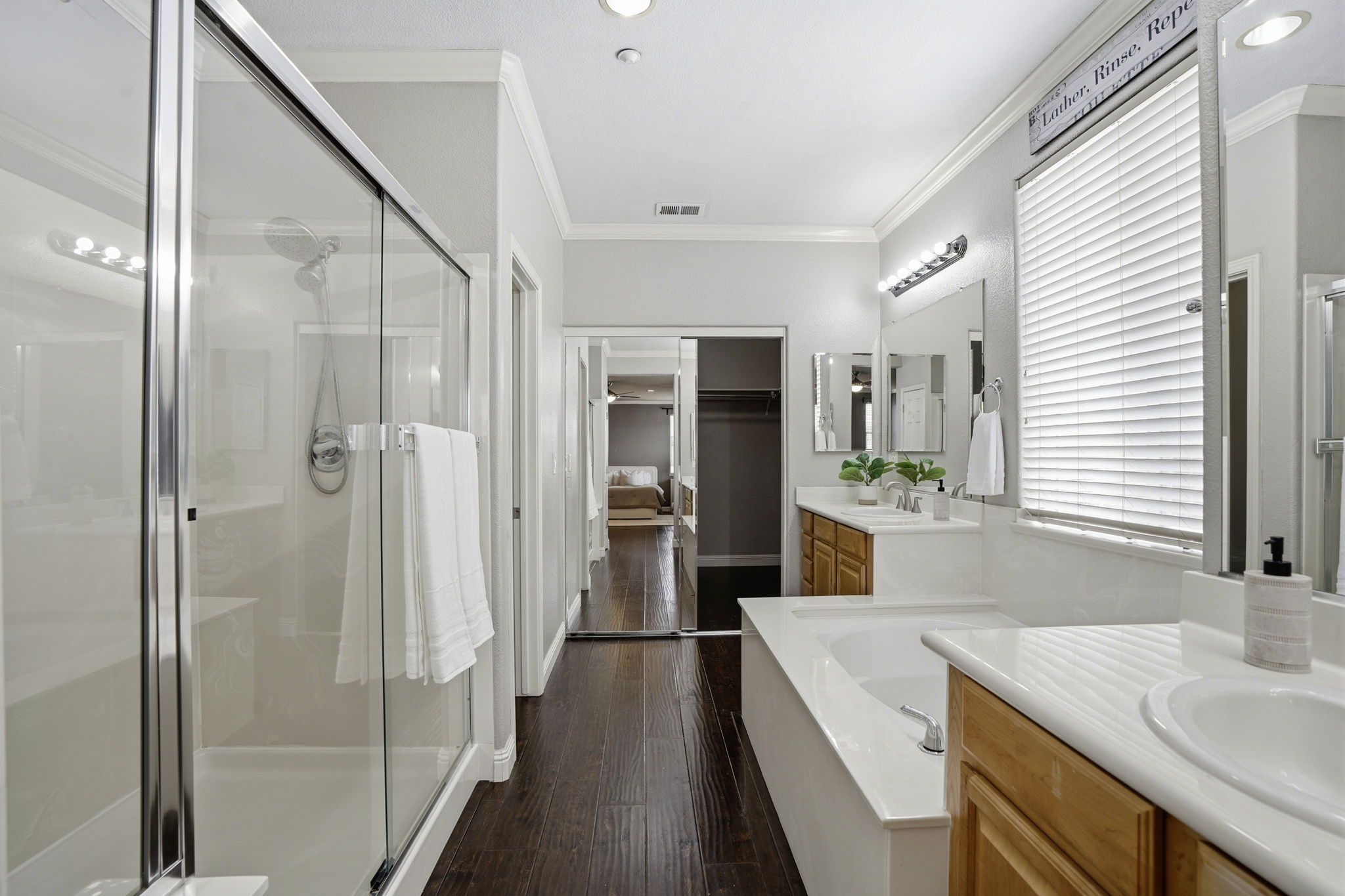 Primary Bathroom w/Large Walk-in Closet