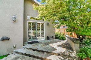 055_417 Belmont Ave