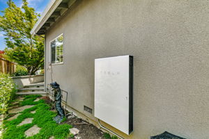 060_417 Belmont Ave
