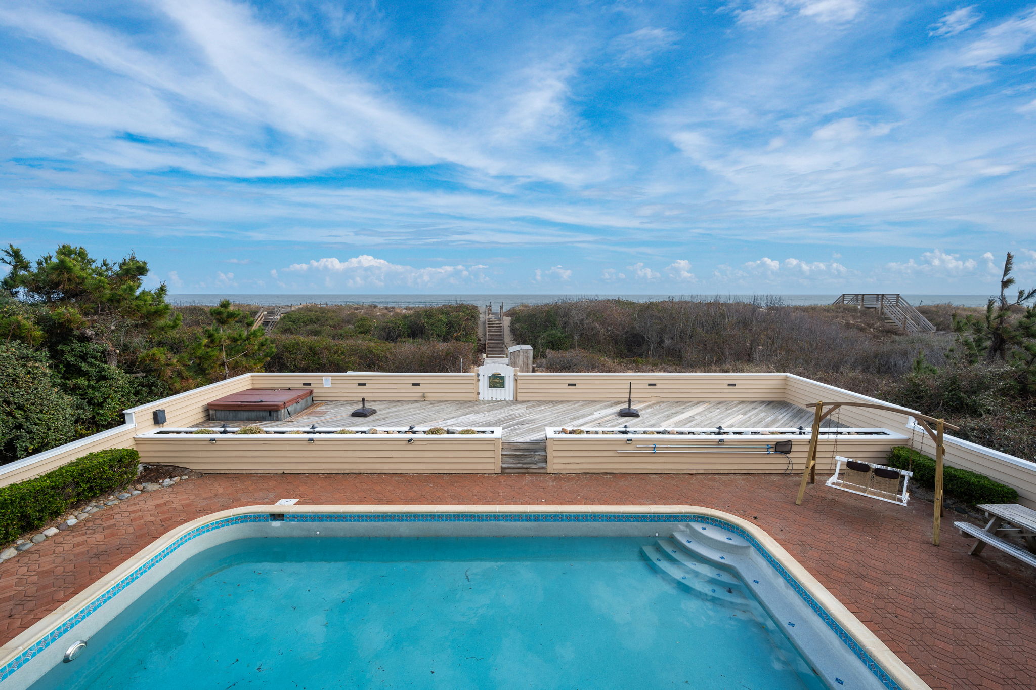 417 Deep Neck | Mid Level Deck - Pool View