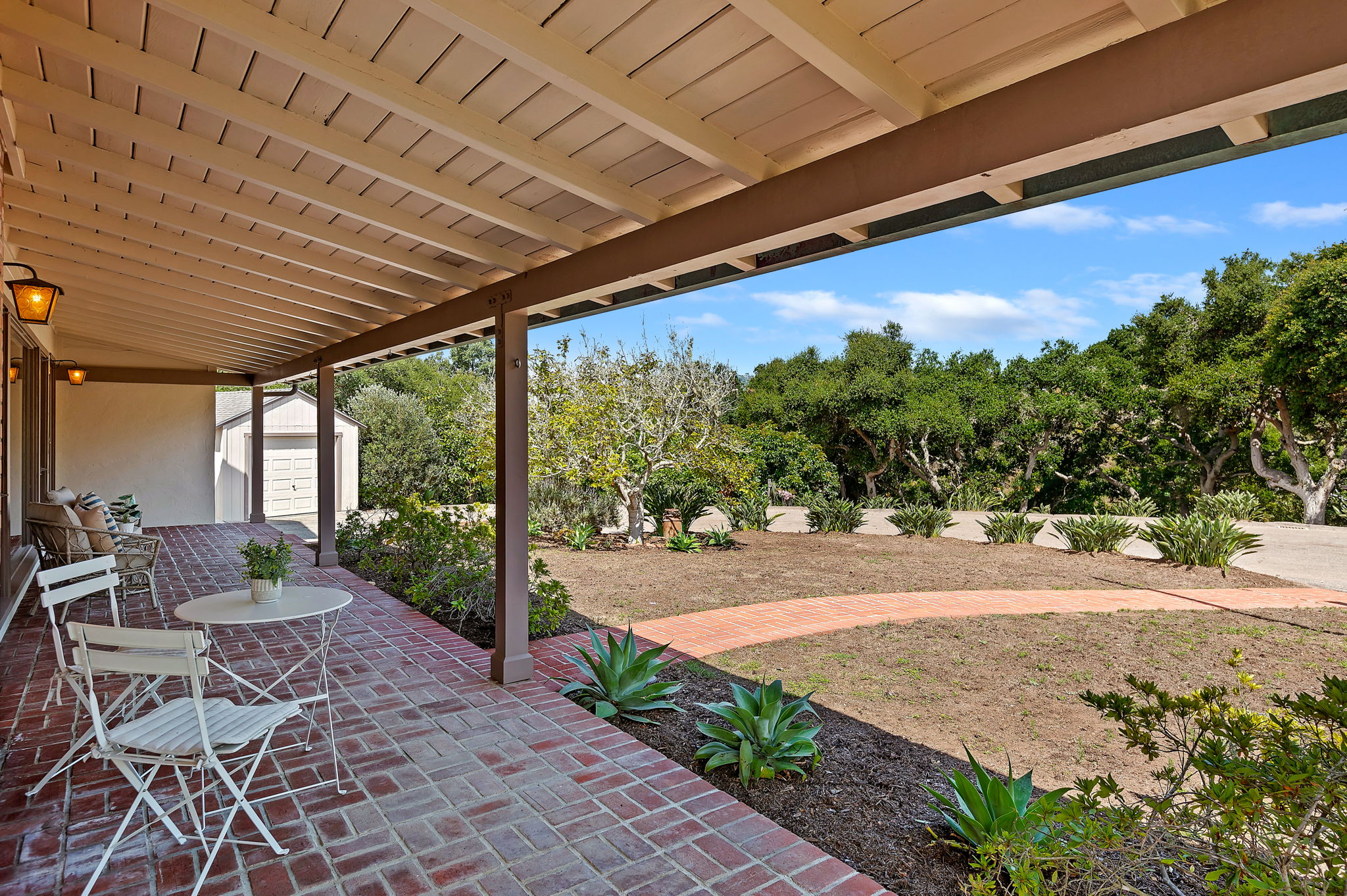 04 - Front Porch