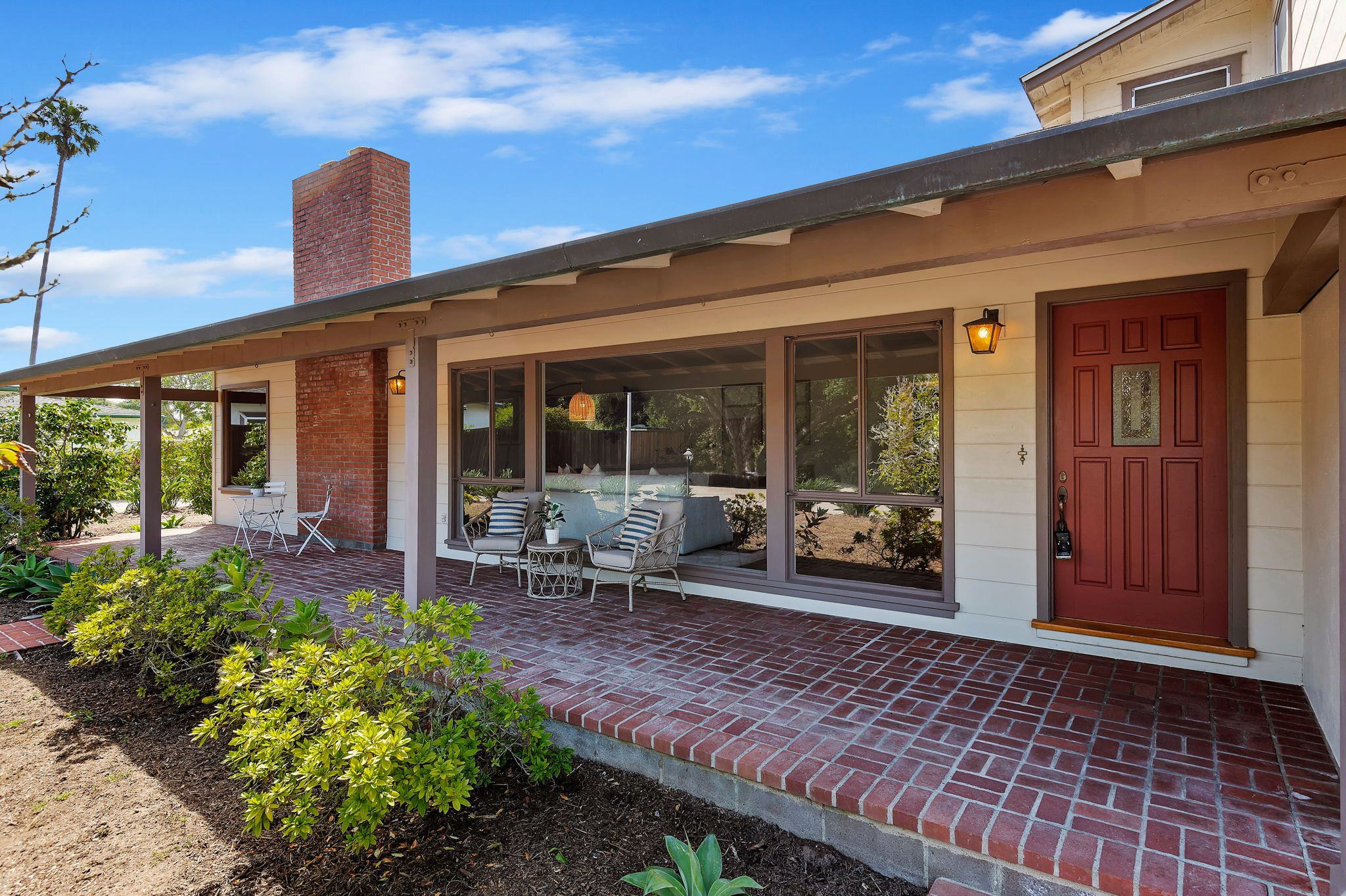 05 - Front Porch