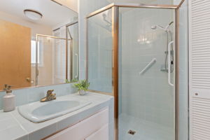 27 - Bathroom 2