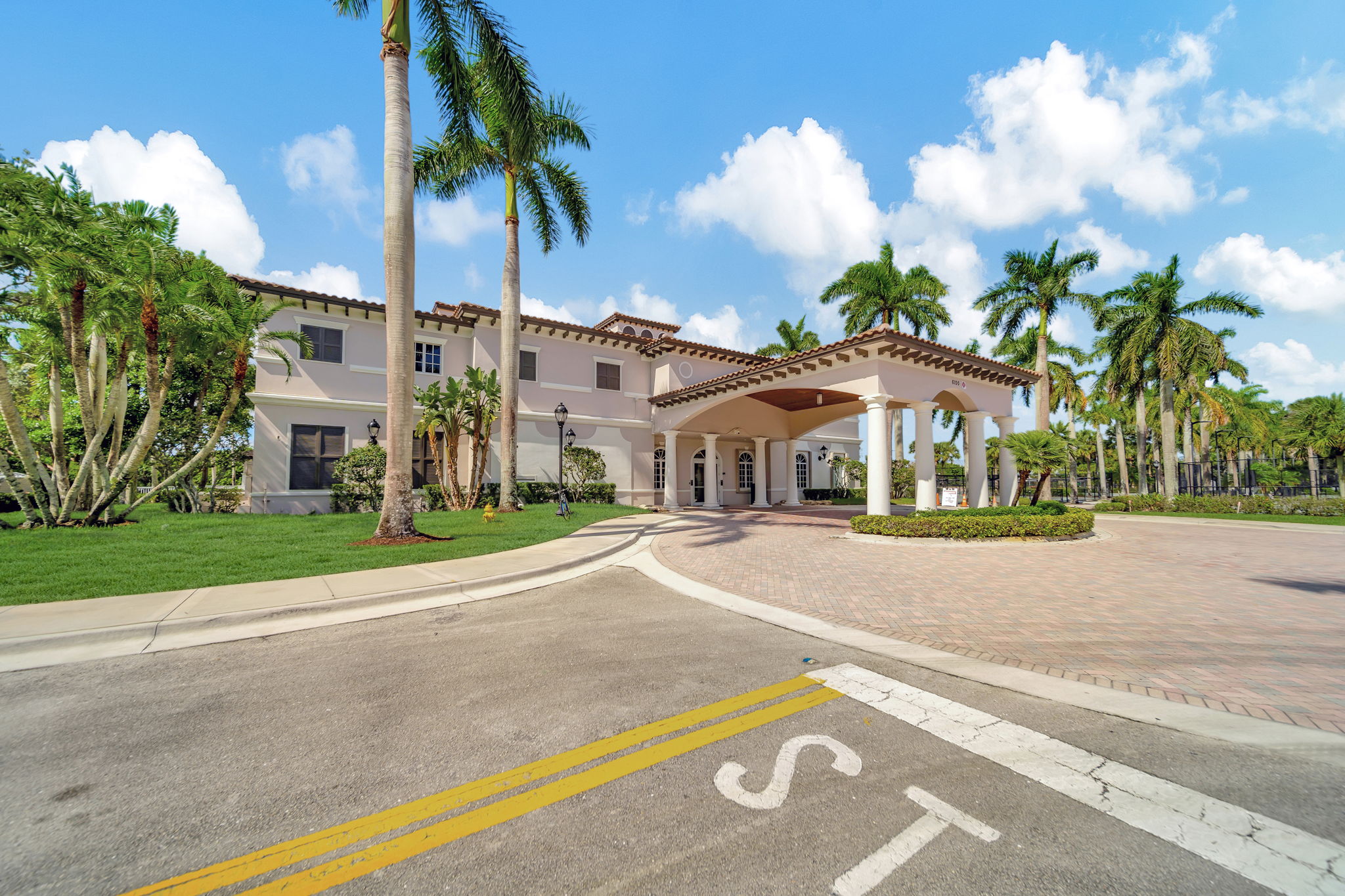 2813 Day Ave, Miami, FL 33133, US Photo 59