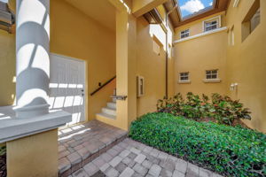 2813 Day Ave, Miami, FL 33133, US Photo 5