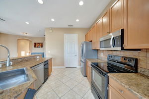 2813 Day Ave, Miami, FL 33133, US Photo 18