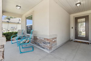 Front Porch/Entrance