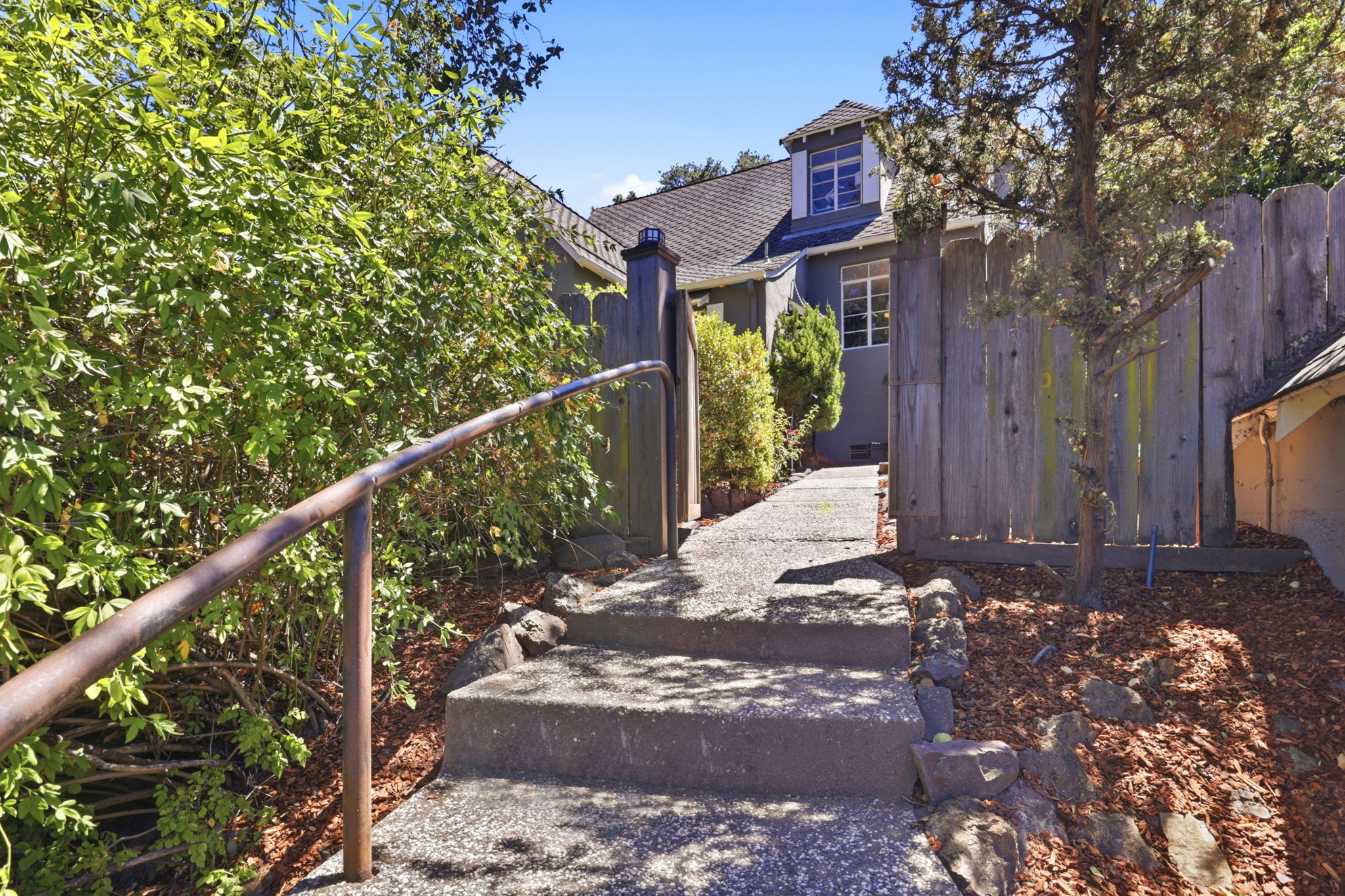 008_F8_417 Palomar Drive