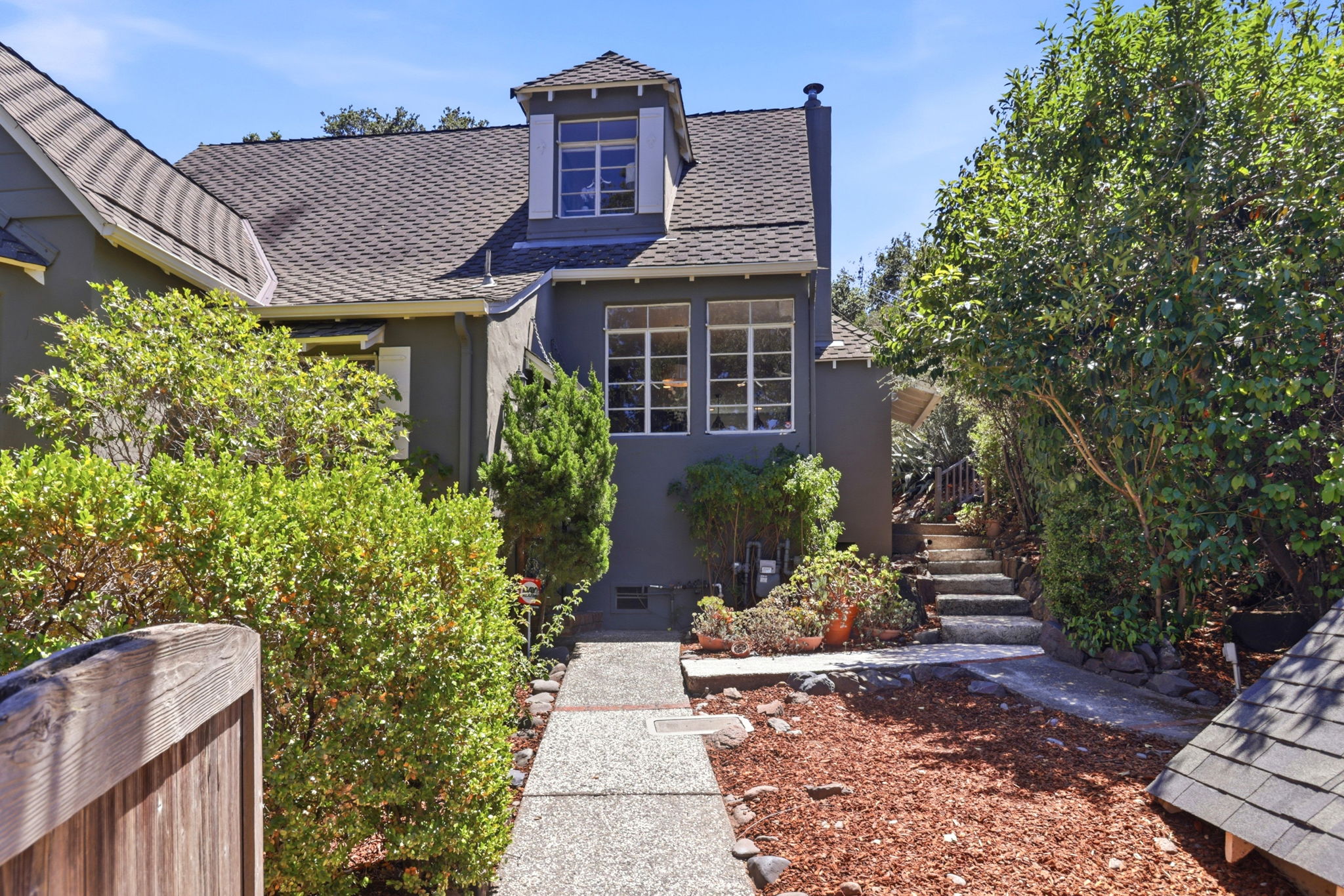 010_F8_417 Palomar Drive
