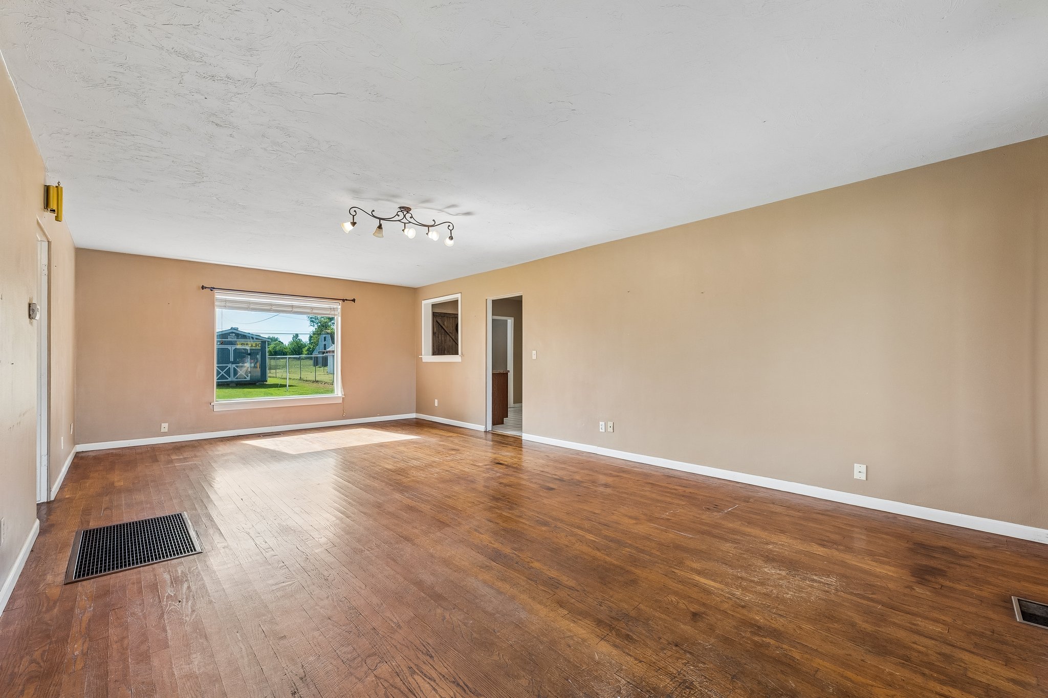417 South Grand - Crescent - Linzy Nealis, Spaces Real Estate