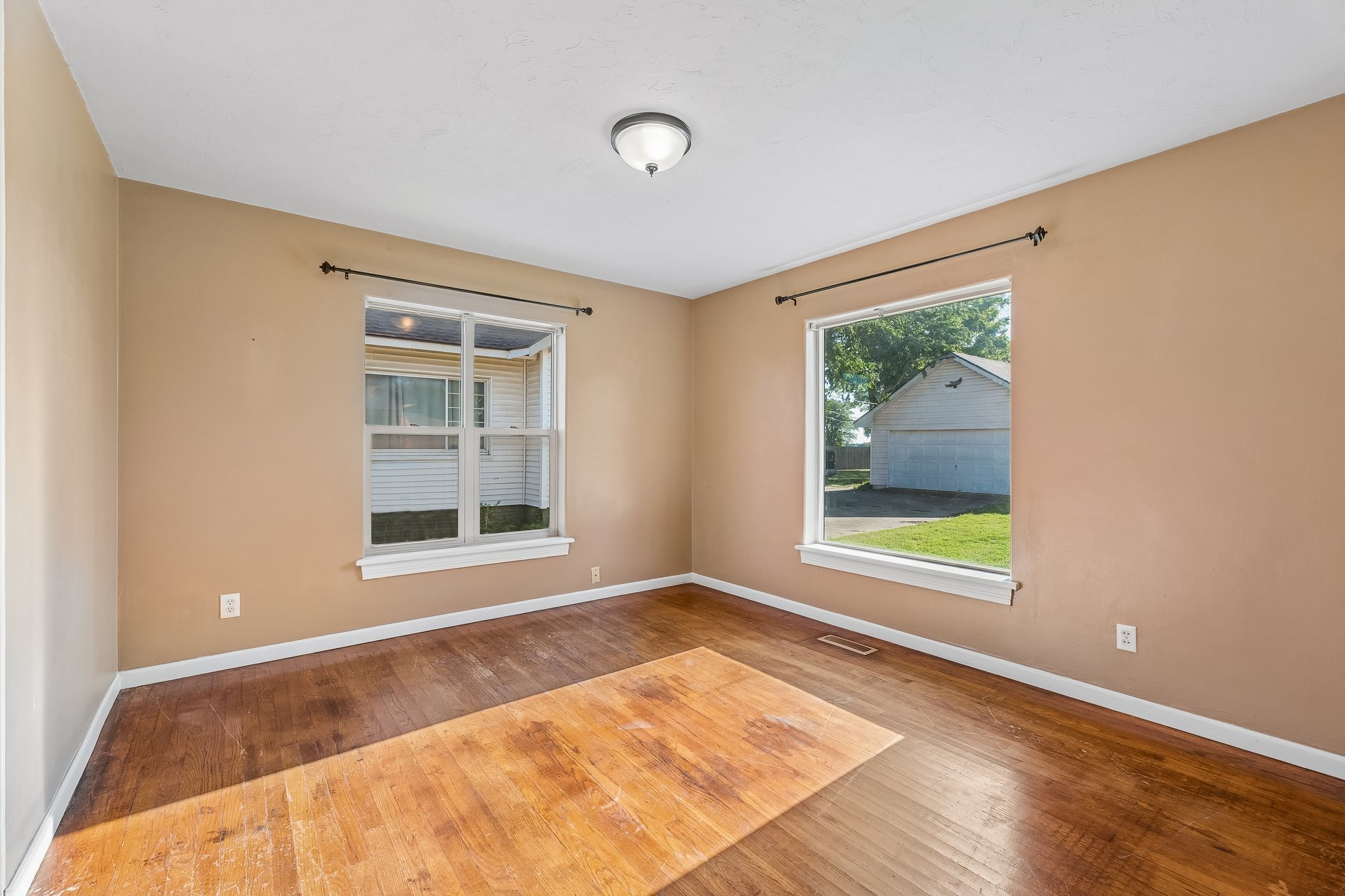 417 South Grand - Crescent - Linzy Nealis, Spaces Real Estate