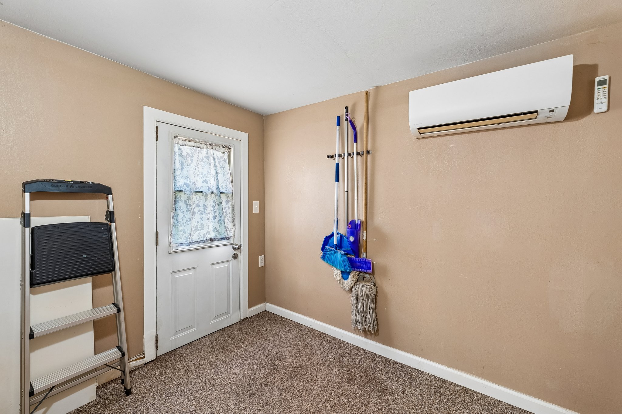 417 South Grand - Crescent - Linzy Nealis, Spaces Real Estate