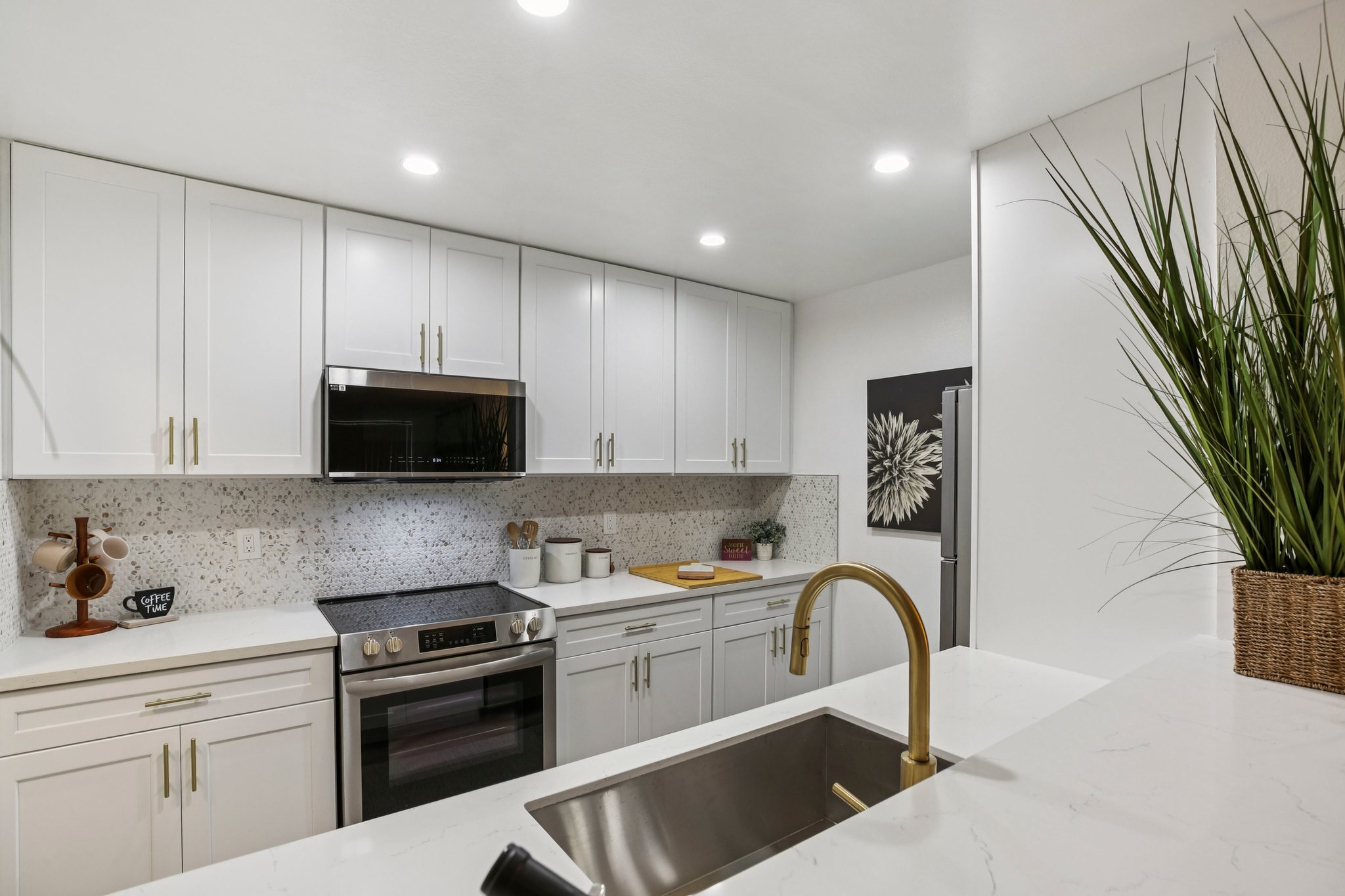Elm Ave 213-S3108-016.jpg