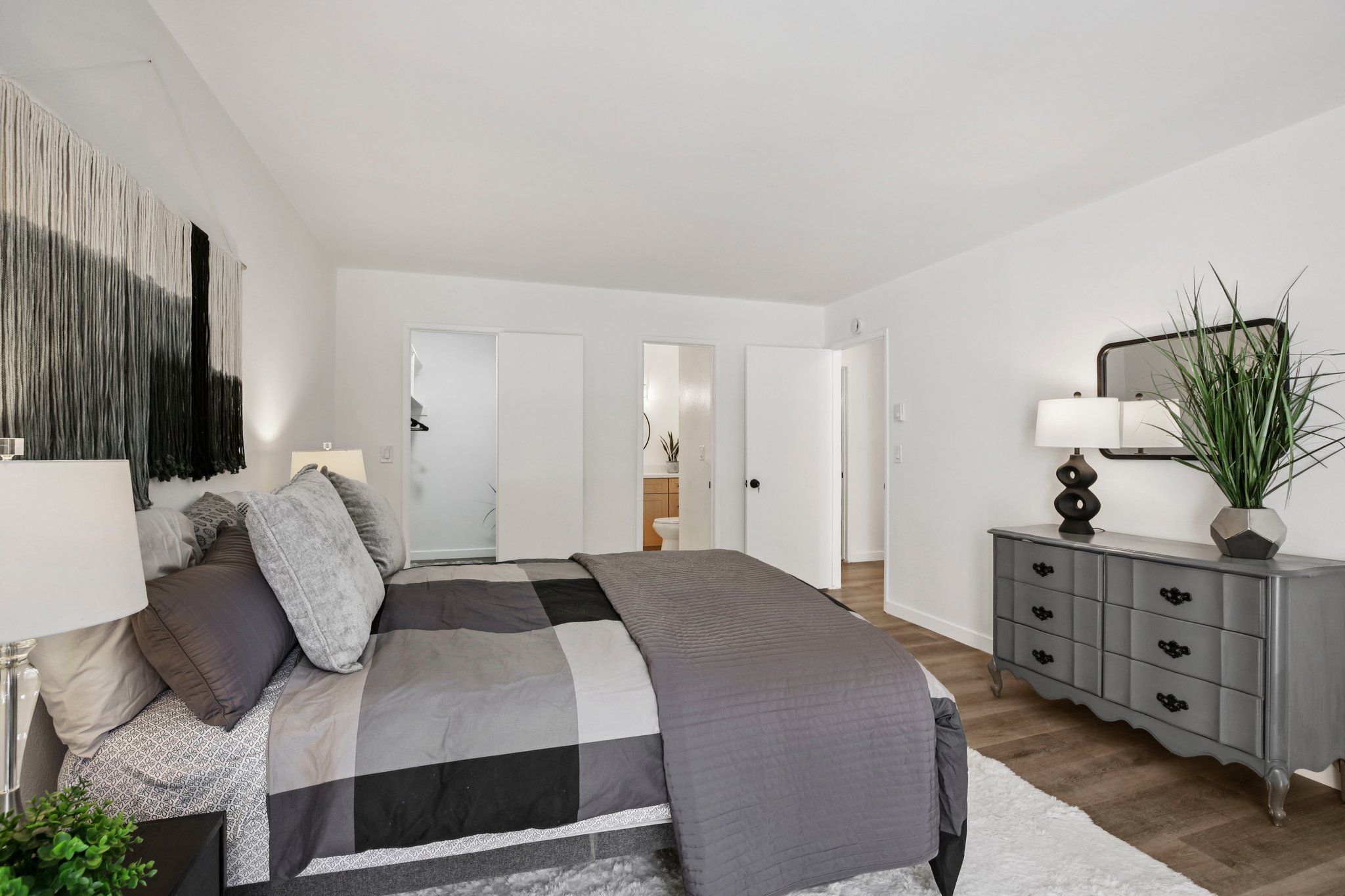 Elm Ave 213-S3108-018.jpg