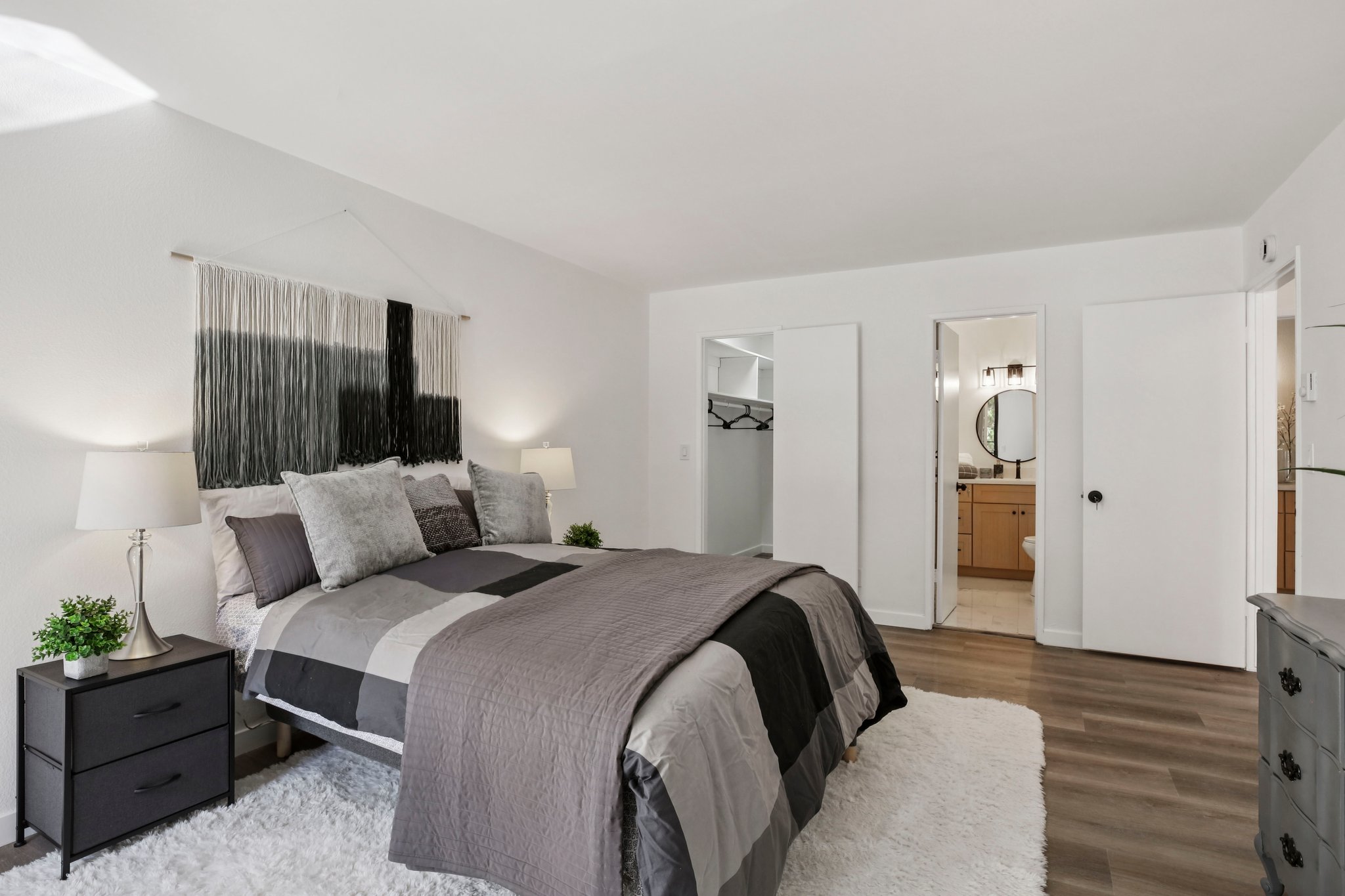 Elm Ave 213-S3108-019.jpg