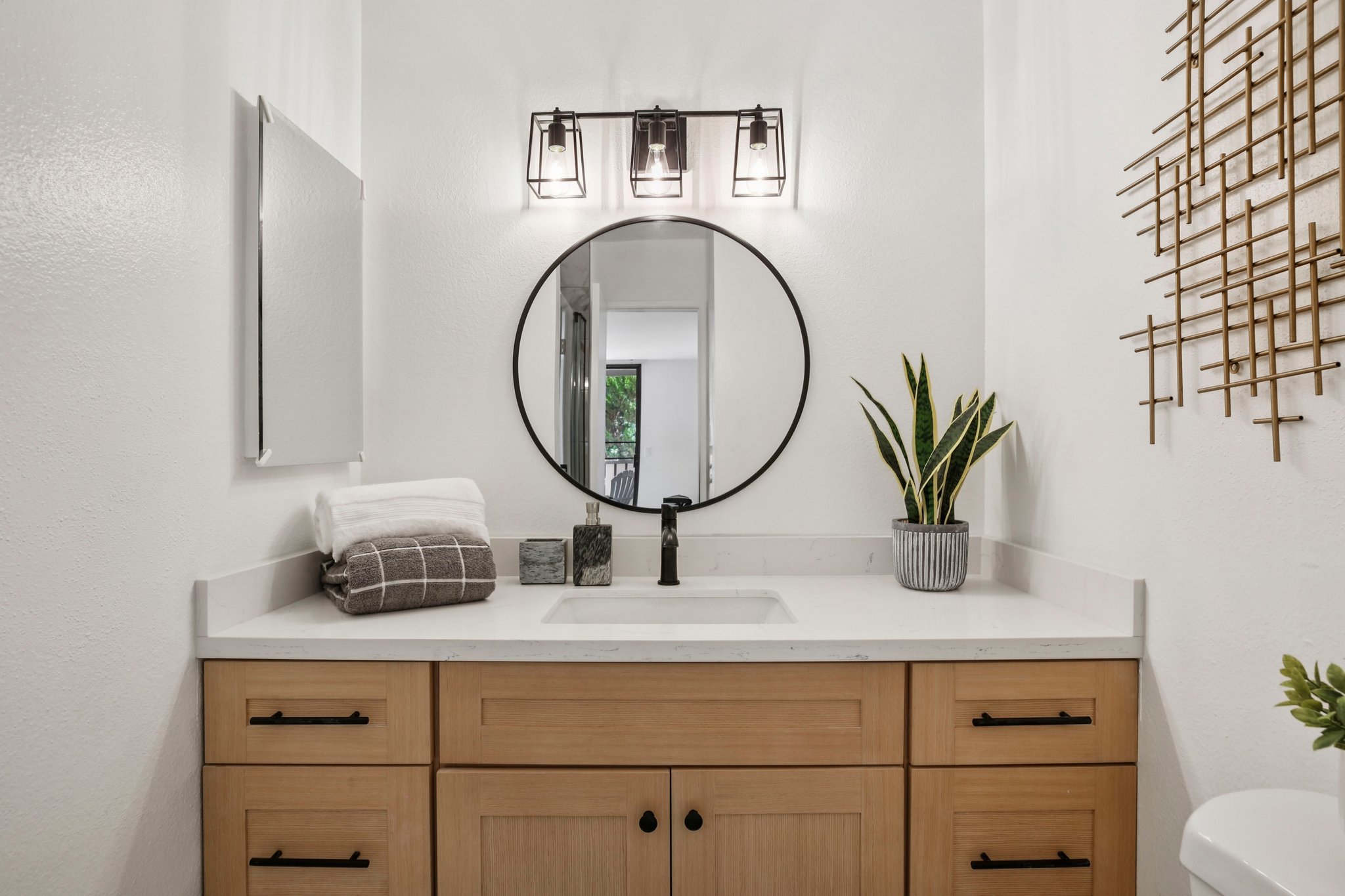 Elm Ave 213-S3108-021.jpg